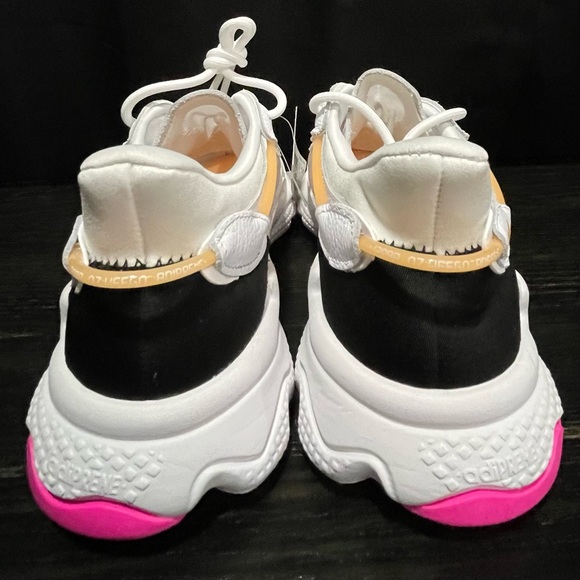 Adidas Womens OZWEEGO LITE 'WHITE HAZY ORANGE' size 5.5 BRAND NEW - Picture 3 of 4